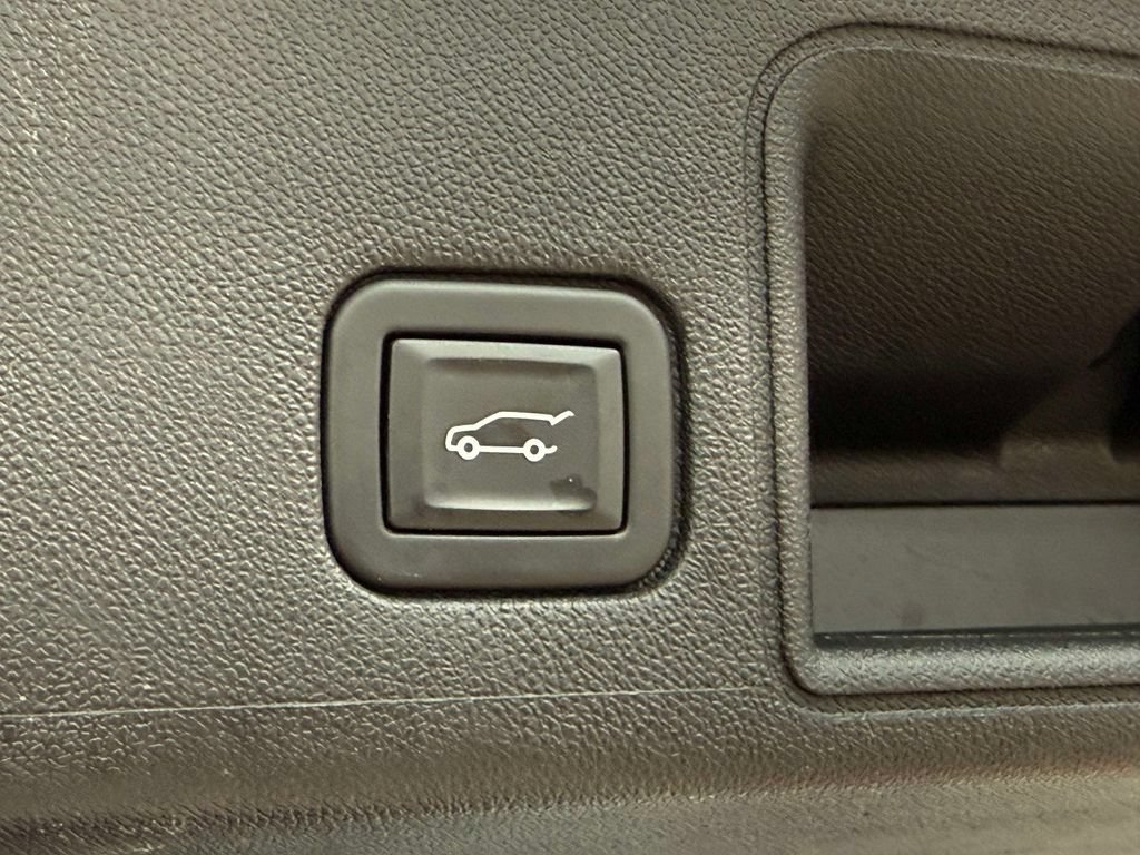 Used 2023 GMC Terrain SLT AWD/4WD image 9