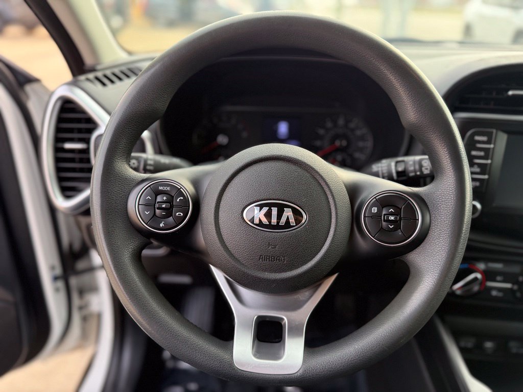 Used 2020 Kia Soul LX FWD image 28