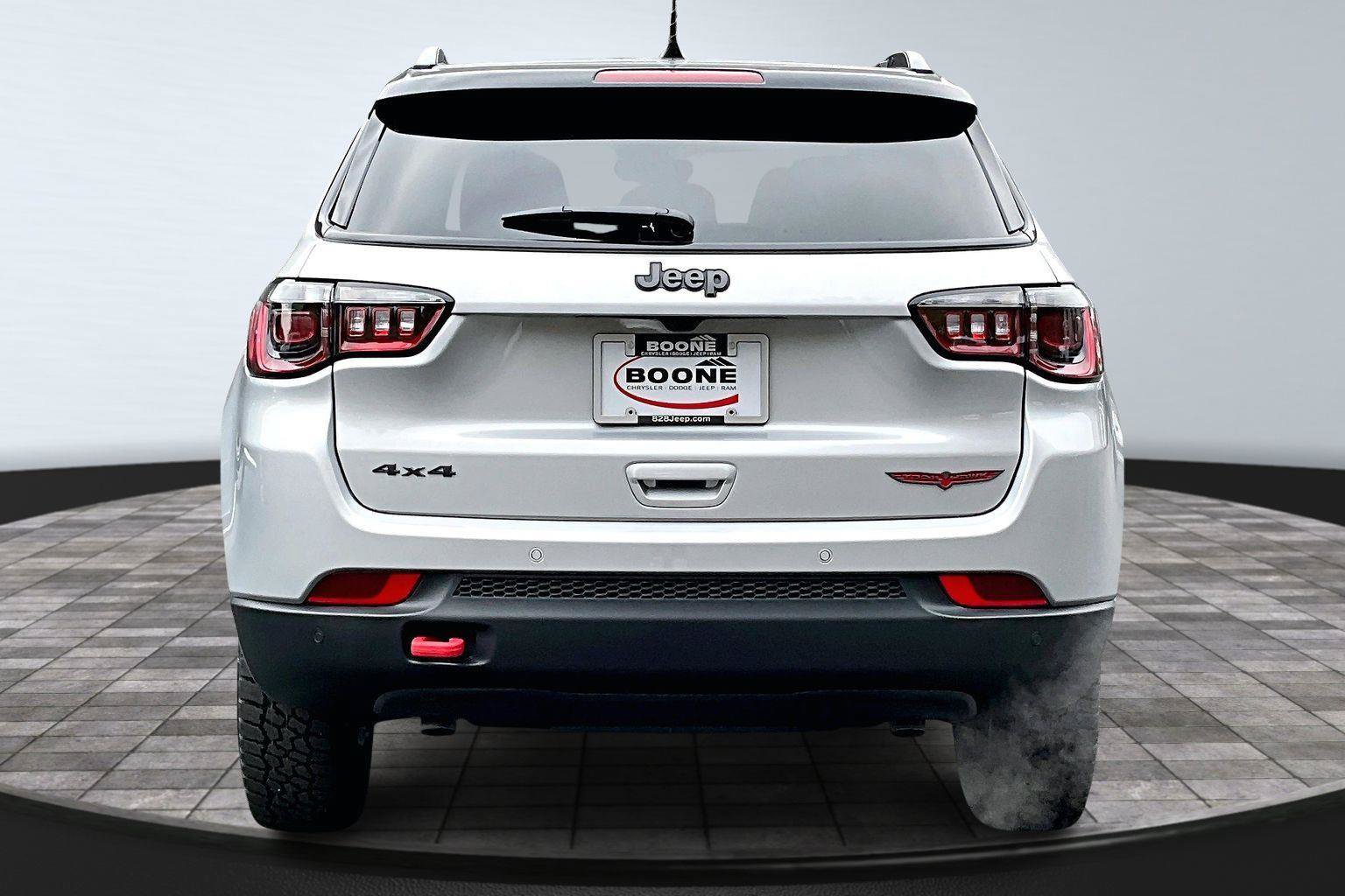 New 2026 Jeep Compass Trailhawk w/ Sun, Sound & Navigation Group AWD/4WD image 4