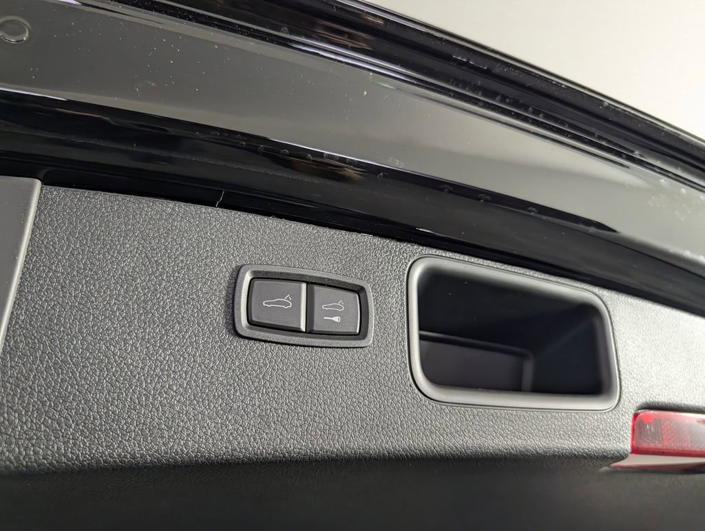 New 2026 Porsche Macan AWD/4WD image 18