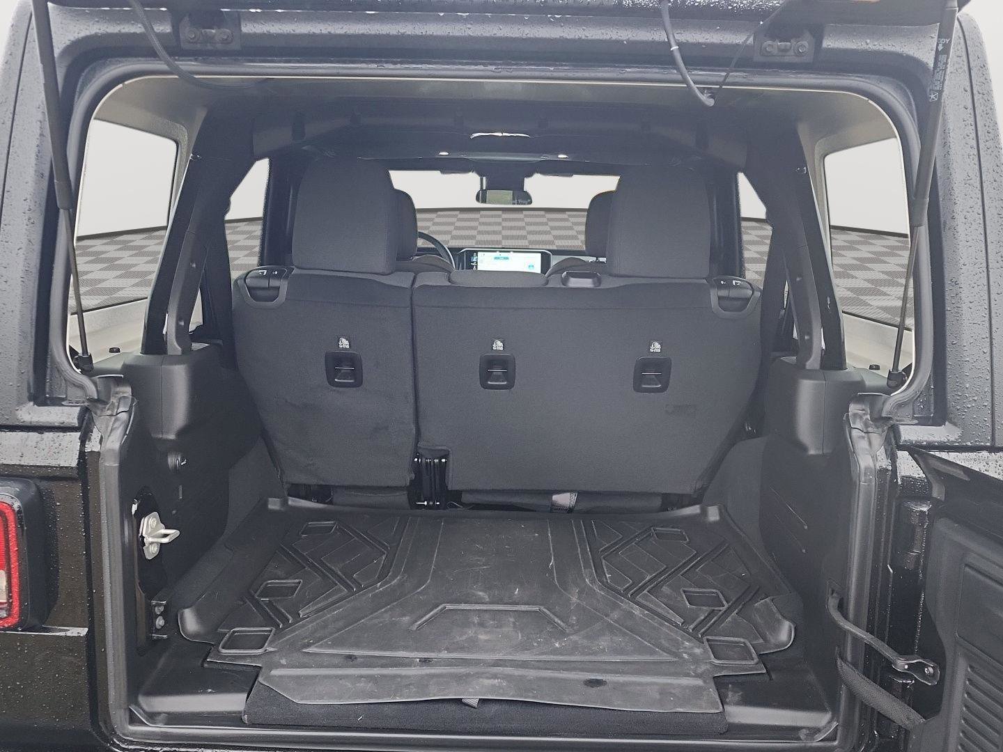 Used 2024 Jeep Wrangler Sport S image 15