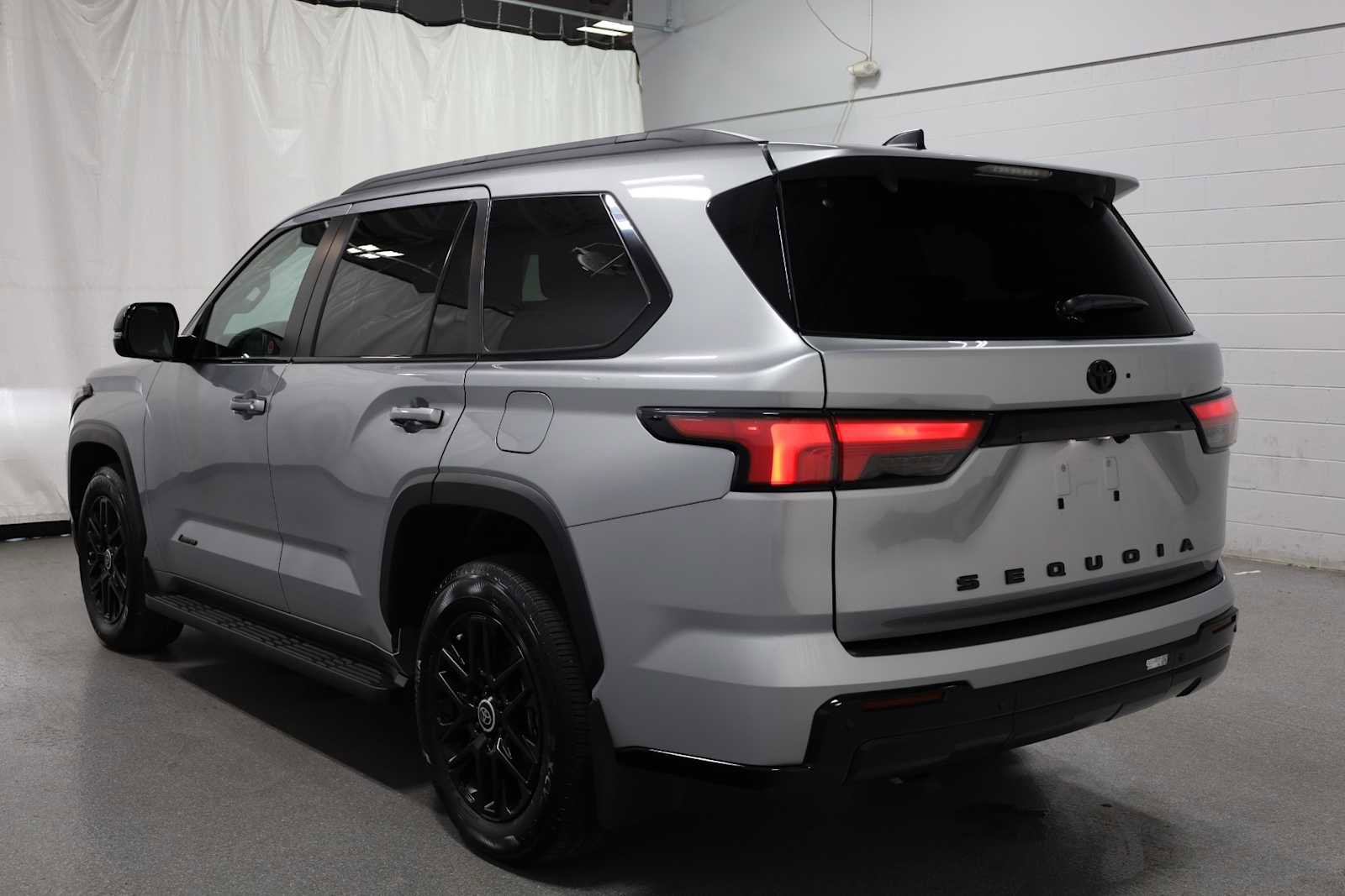 Used 2024 Toyota Sequoia Platinum image 3