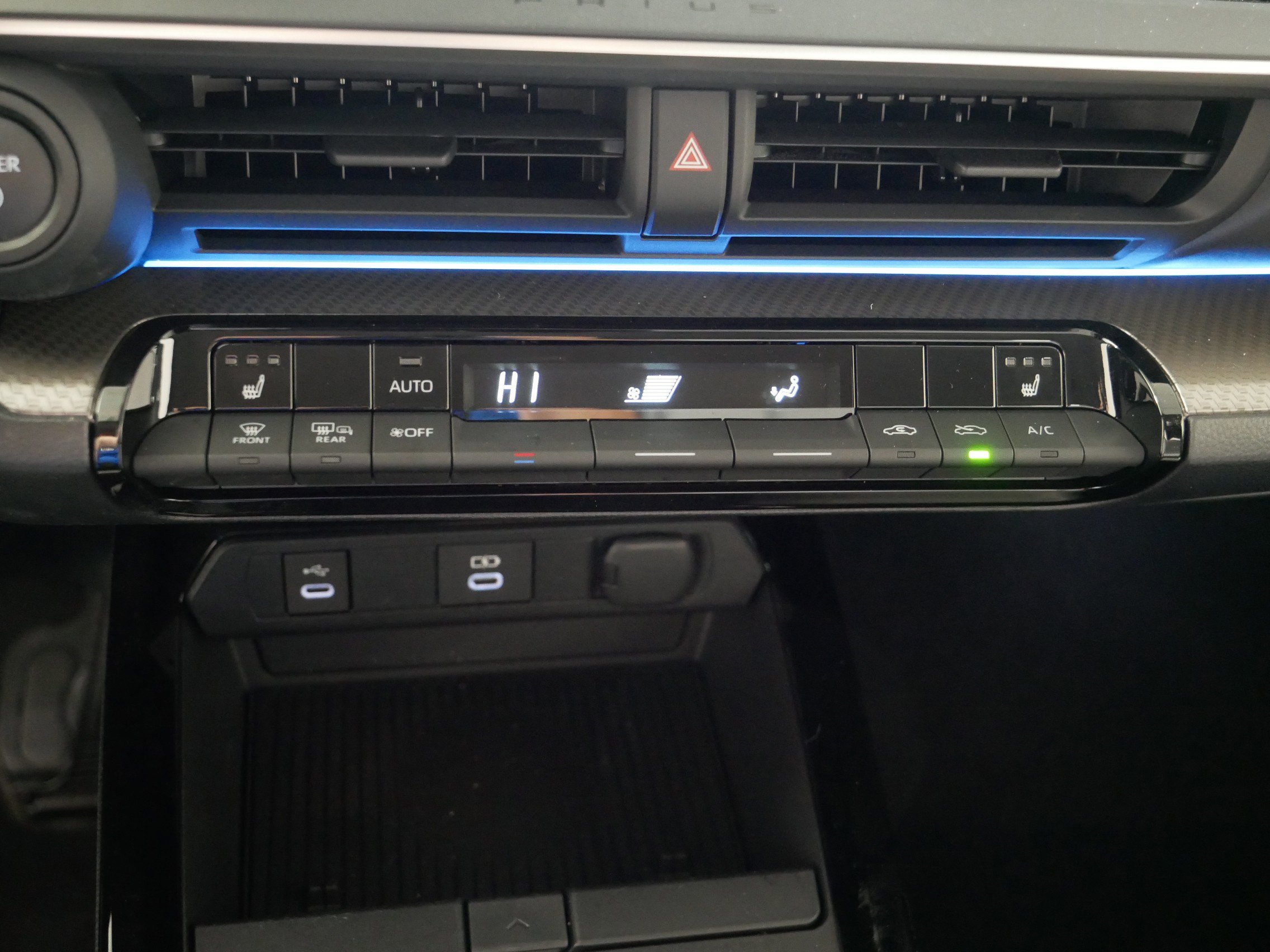 Used 2025 Toyota Prius XLE AWD/4WD image 23
