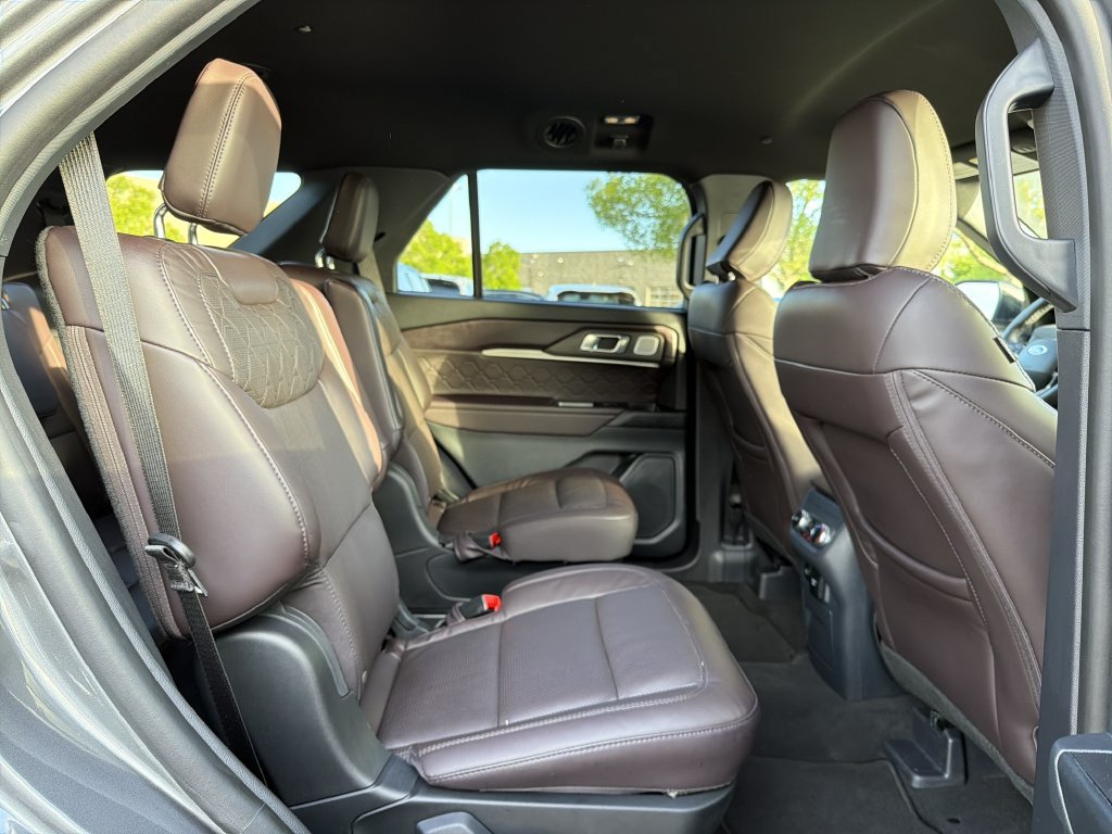 Used 2026 Ford Explorer Platinum w/ LUX Leather Package AWD/4WD image 17