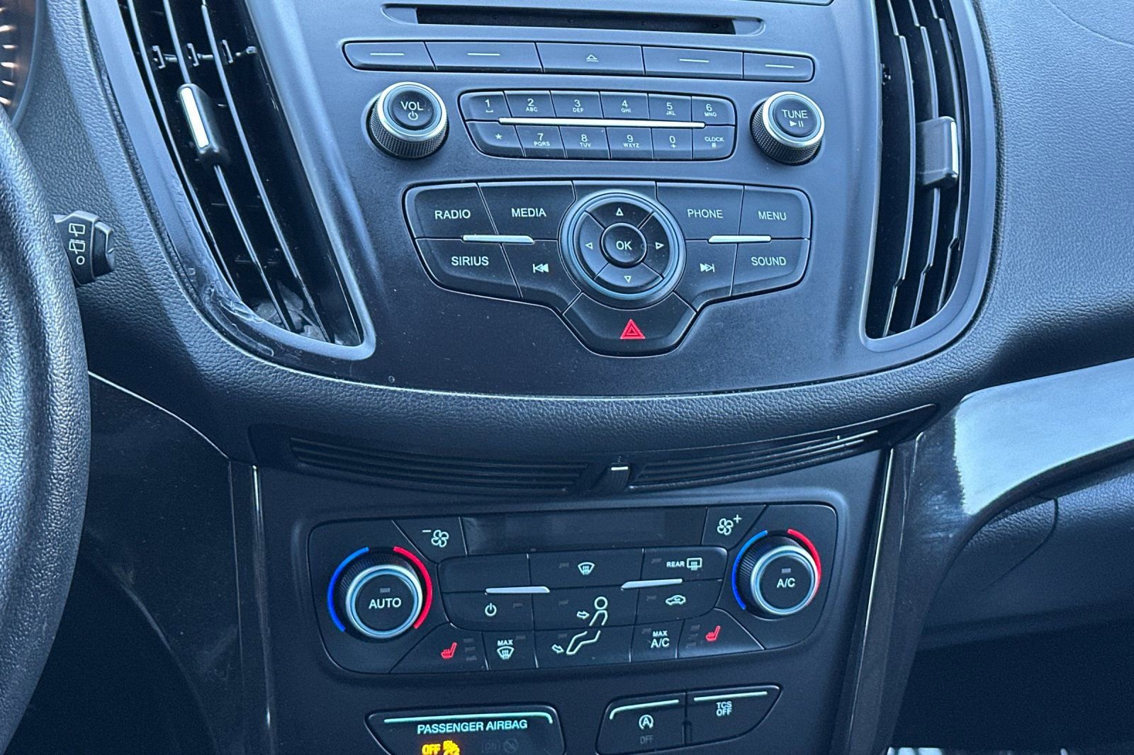 Used 2018 Ford Escape SE w/ SE Sport Appearance Package image 19