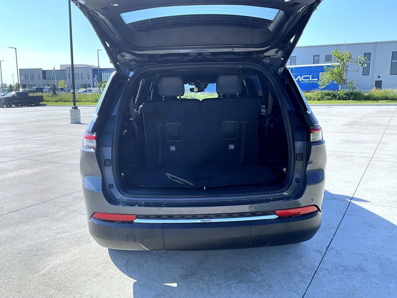 Used 2024 Jeep Grand Cherokee L Limited image 9