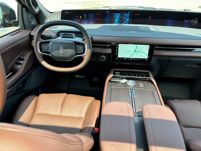New 2026 Lincoln Navigator Reserve AWD/4WD image 12