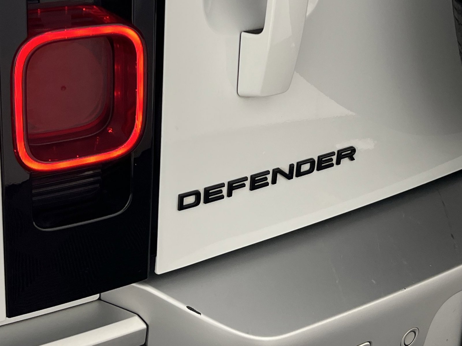 Used 2024 Land Rover Defender 110 S image 27