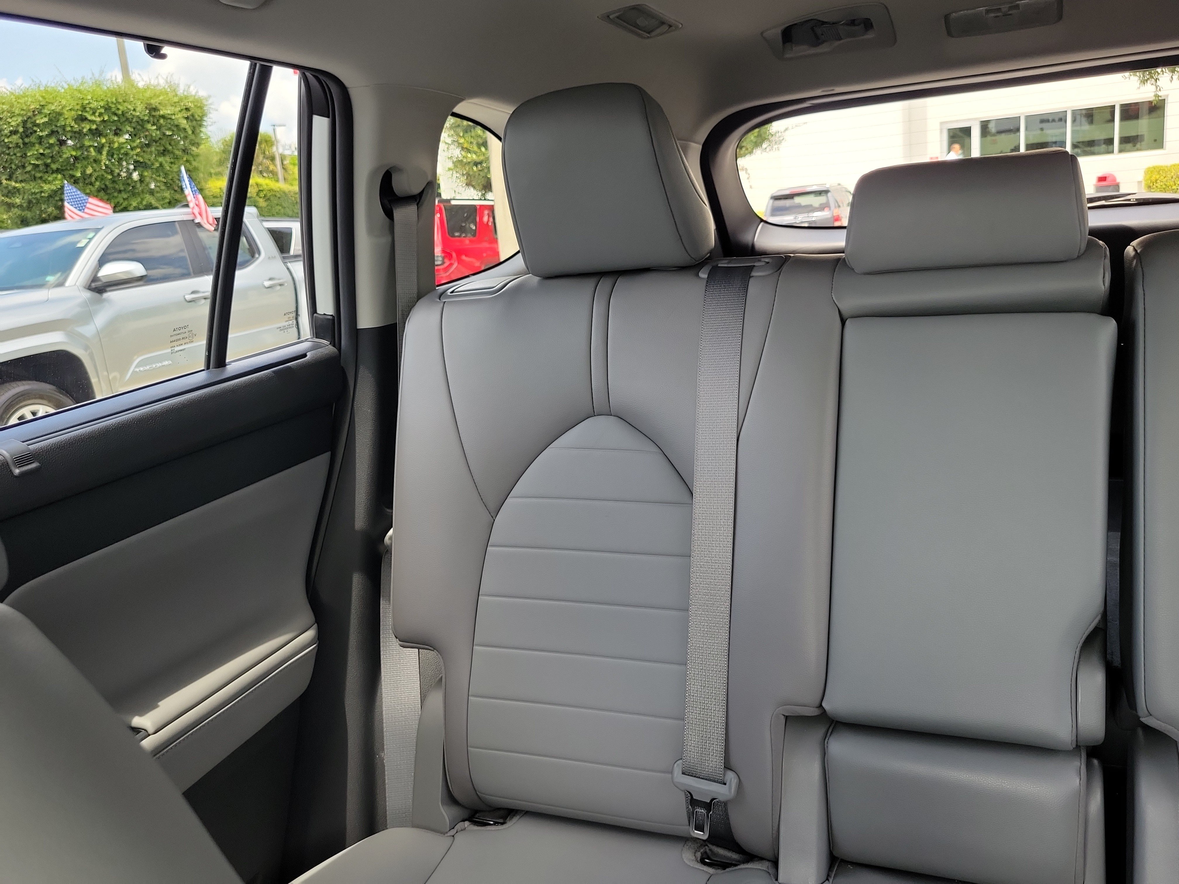 Used 2022 Toyota Highlander XLE FWD image 20