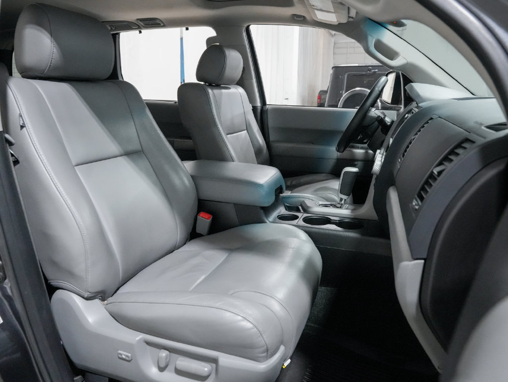 Used 2017 Toyota Sequoia Limited w/ Safety & Convenience Package AWD/4WD image 23