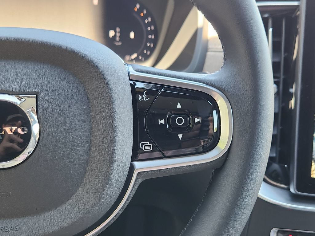 New 2026 Volvo XC90 B6 Plus w/ Protection Package Premier AWD/4WD image 17
