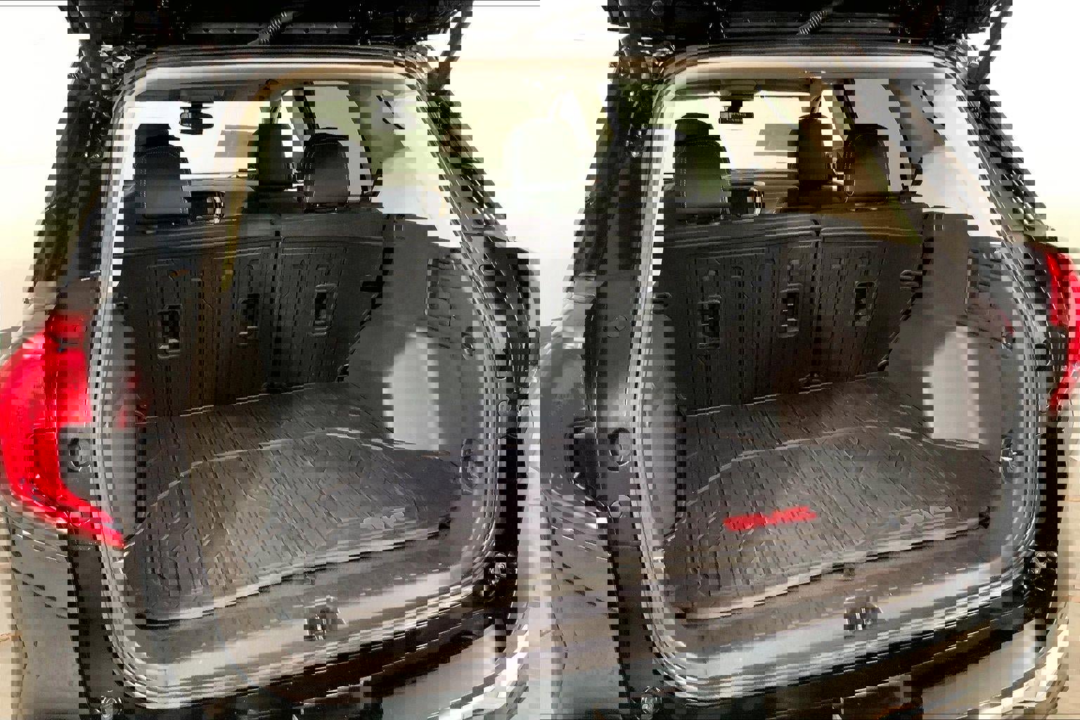 Used 2023 GMC Terrain Denali w/ Black Diamond Edition image 4