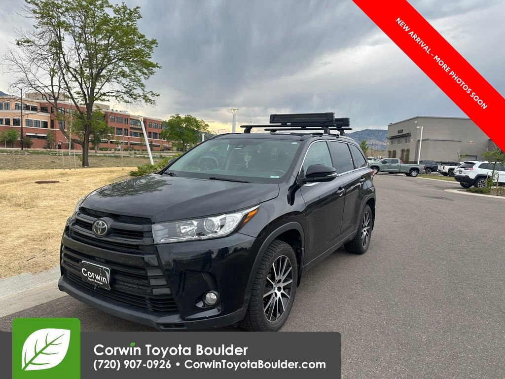 Used 2017 Toyota Highlander SE AWD/4WD image 1