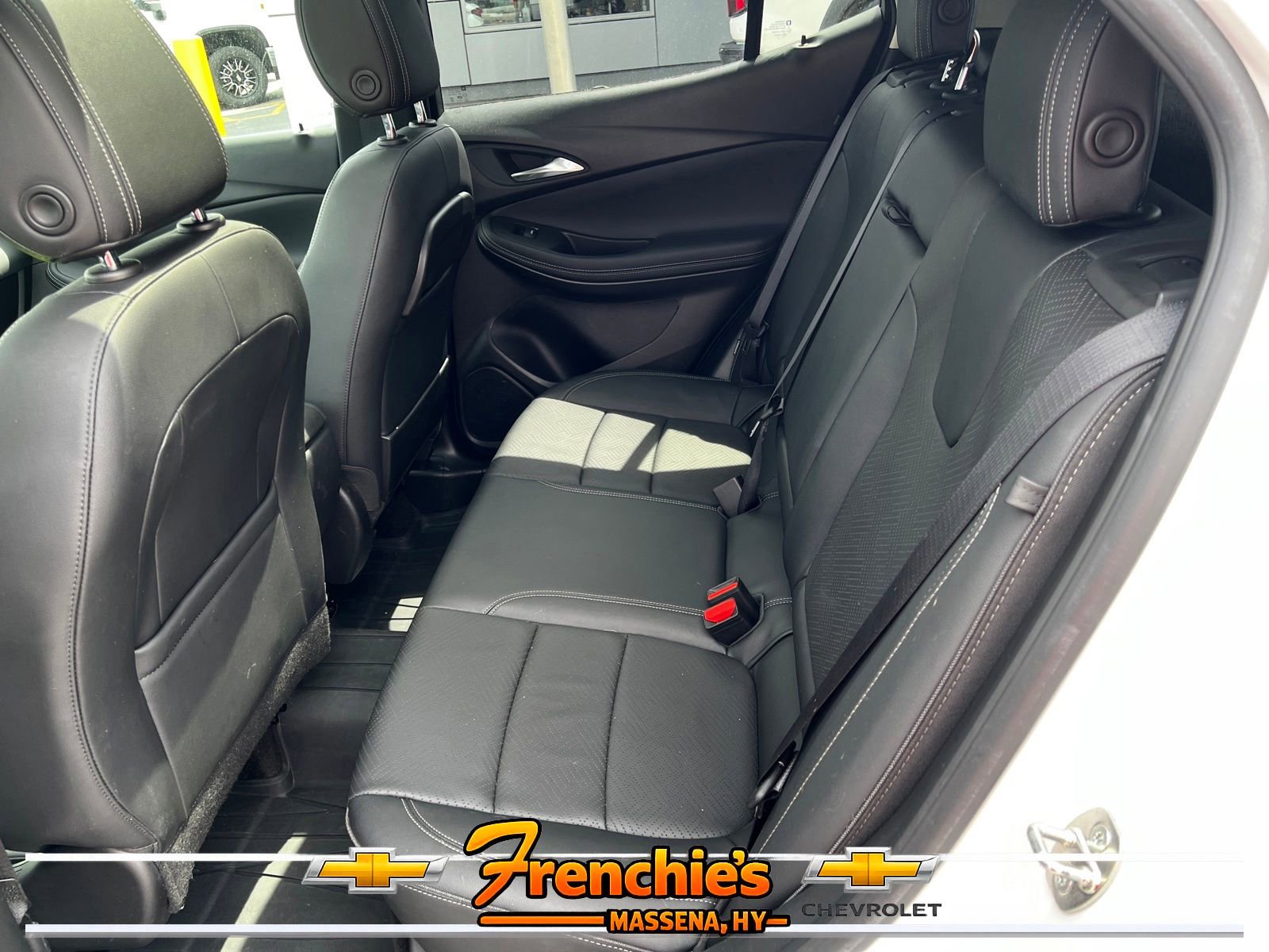 Used 2022 Buick Encore GX Essence w/ Experience Buick Package AWD/4WD image 7