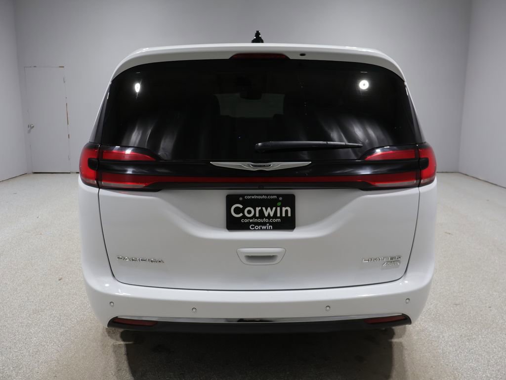 Certified 2024 Chrysler Pacifica Limited AWD/4WD image 4