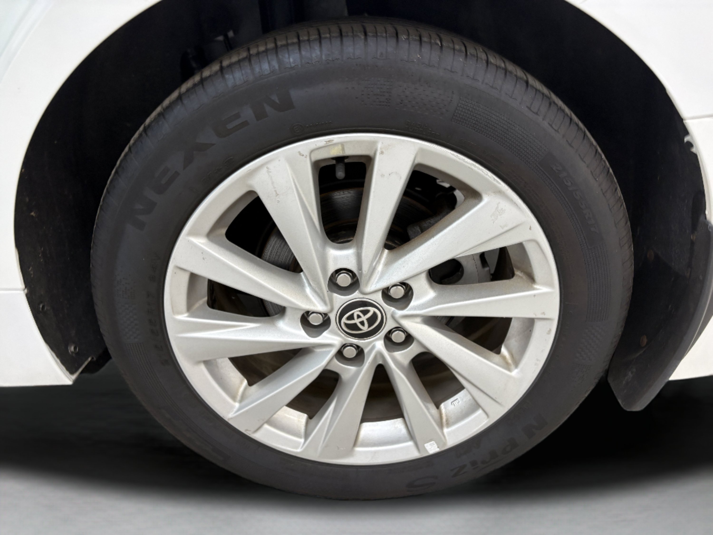 Used 2023 Toyota Camry SE FWD image 7