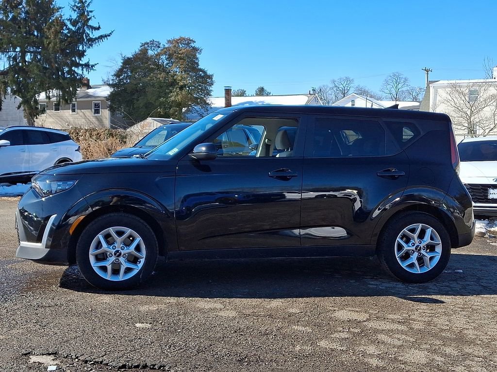 Certified 2023 Kia Soul LX w/ LX Technology Package FWD image 4