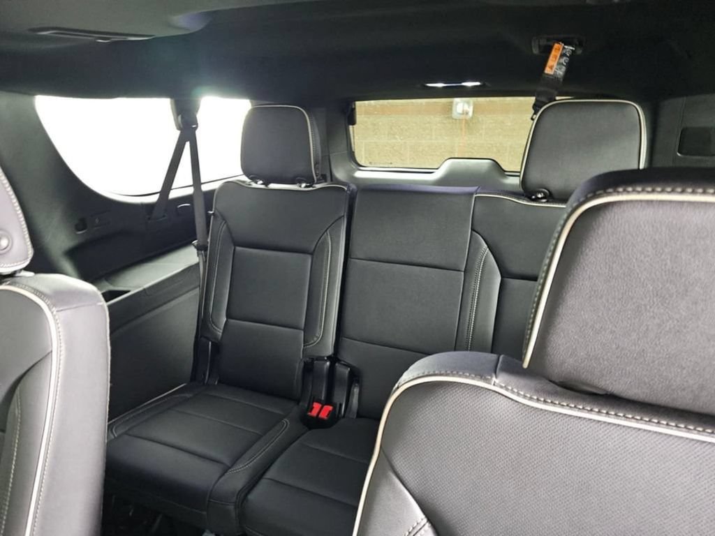 New 2026 Chevrolet Suburban Premier w/ Sun And Tow Package AWD/4WD image 20