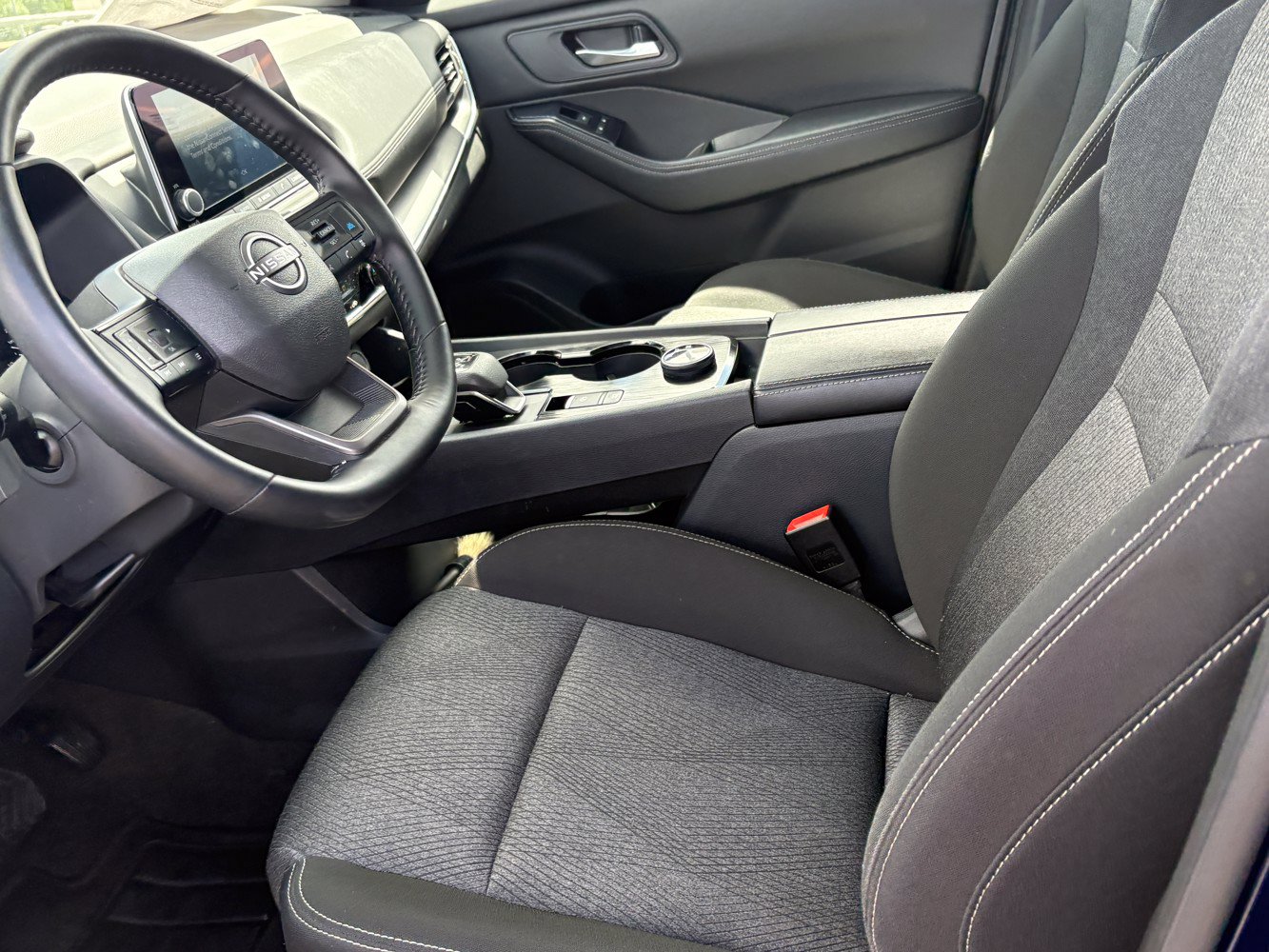 Used 2025 Nissan Rogue SV AWD/4WD image 11