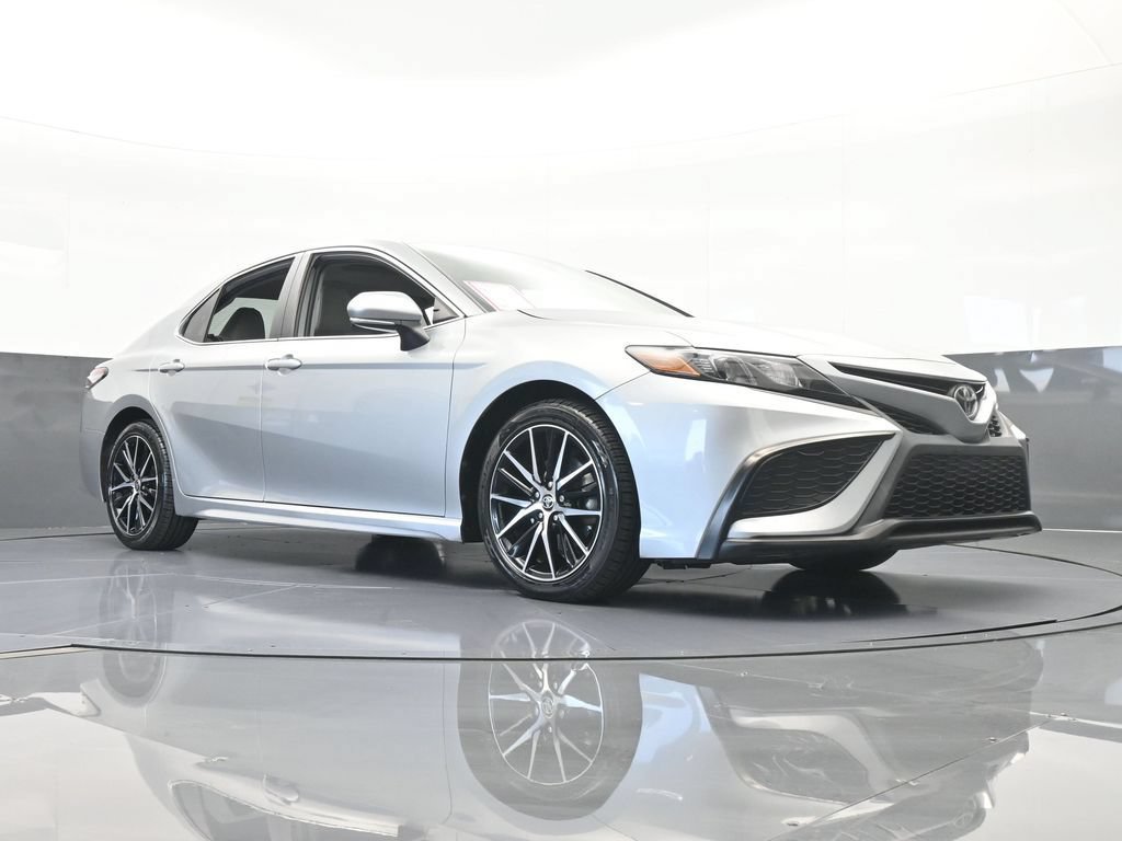 Used 2021 Toyota Camry SE w/ Cold Weather Package AWD/4WD image 59