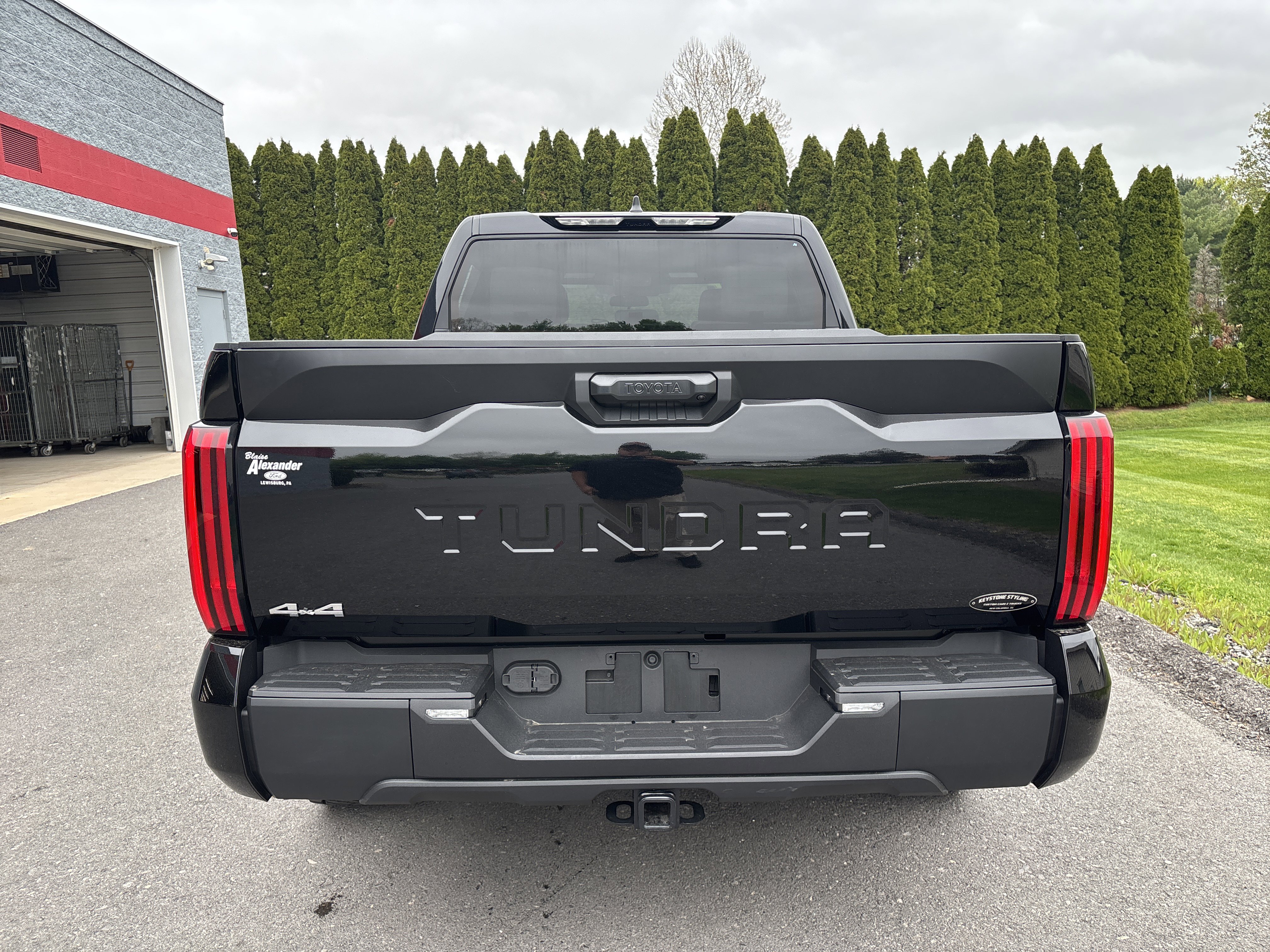 Used 2025 Toyota Tundra SR5 AWD/4WD image 4