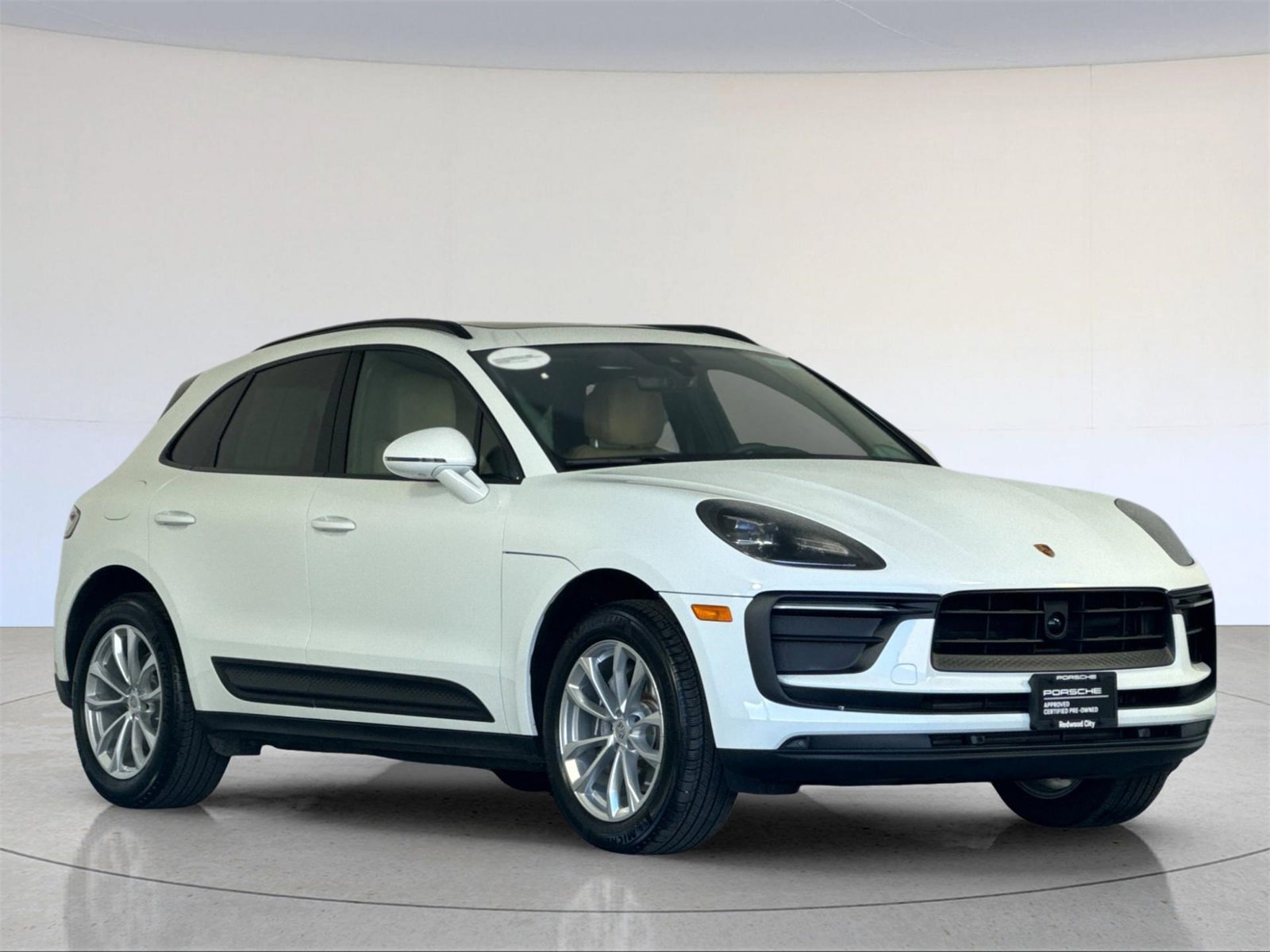 Used 2025 Porsche Macan image 10