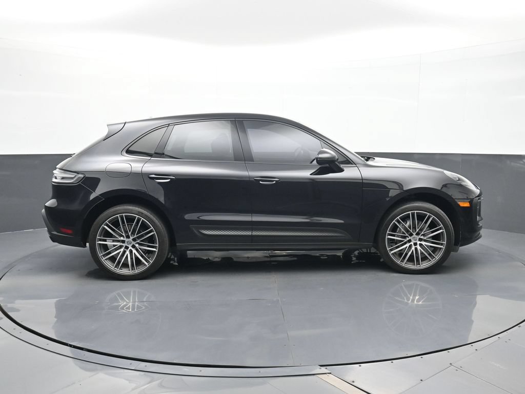 Certified 2023 Porsche Macan AWD/4WD image 23