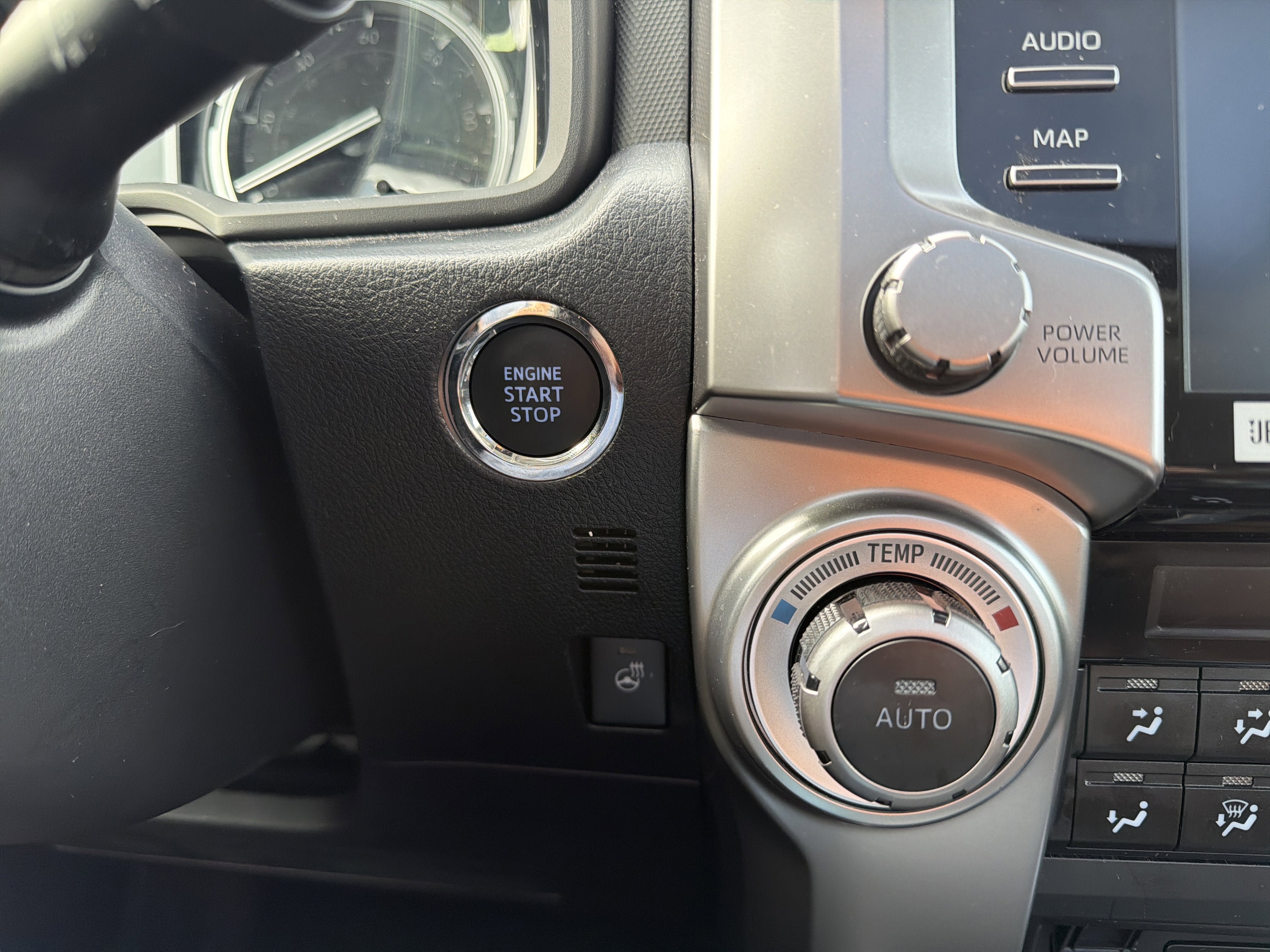 Used 2023 Toyota 4Runner Limited AWD/4WD image 18