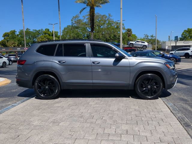 Used 2023 Volkswagen Atlas SE w/ Black Wheel Package image 2