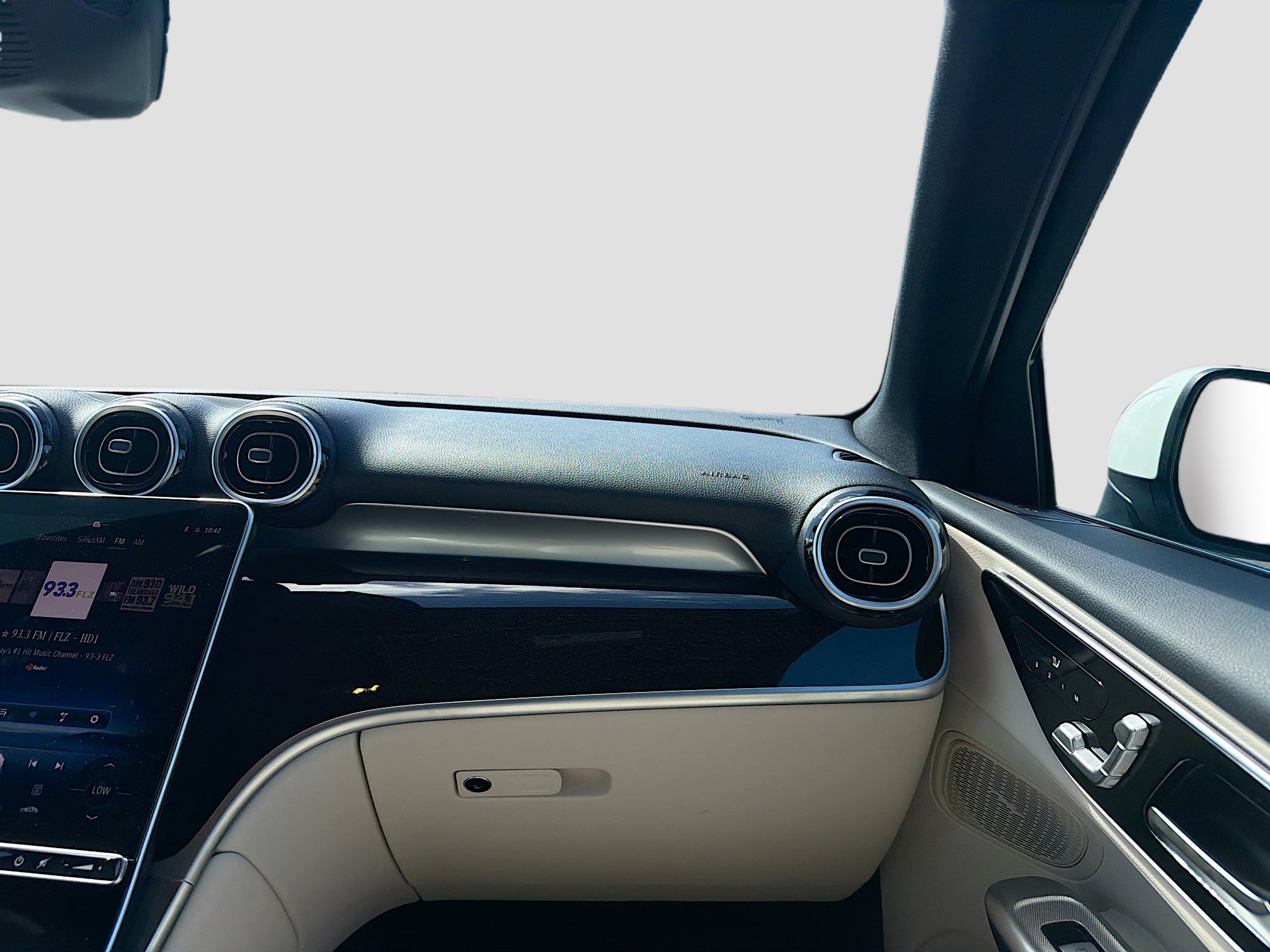 Used 2025 Mercedes-Benz GLC 350e 4MATIC image 19