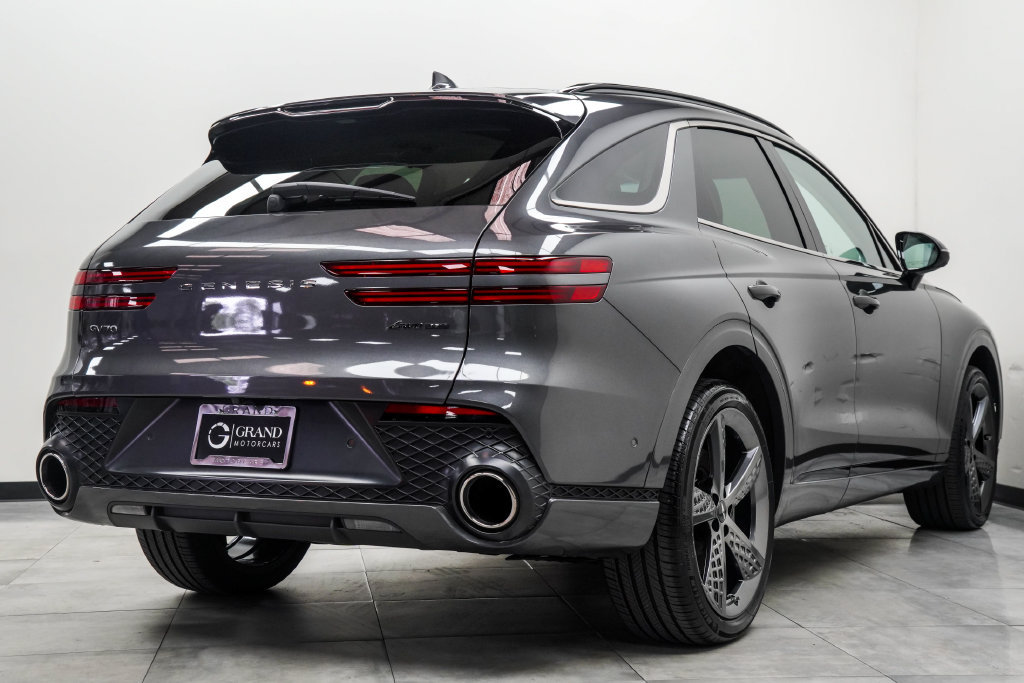 Used 2022 Genesis GV70 3.5T Sport w/ Sport Prestige Package AWD/4WD image 13