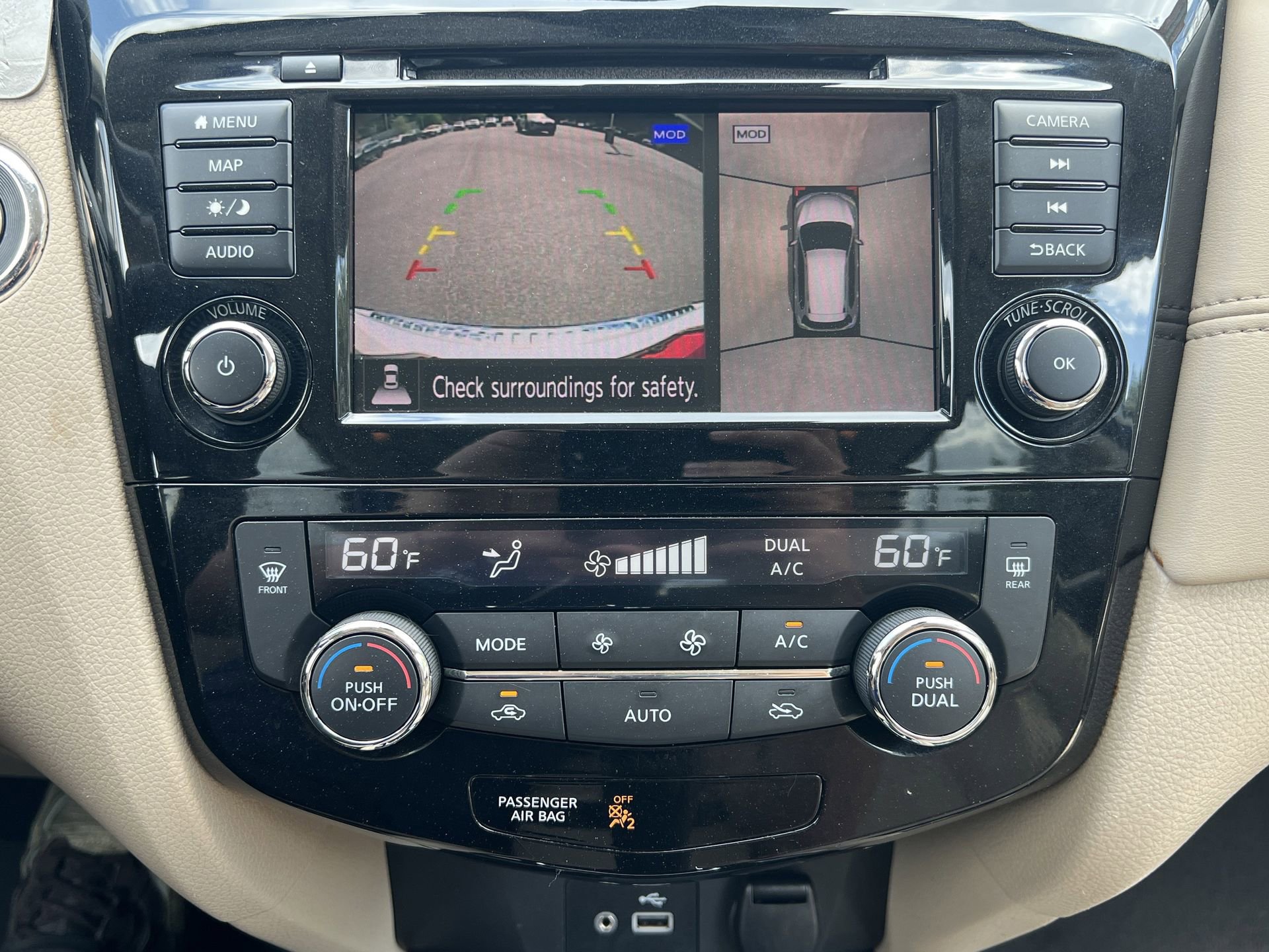 Used 2019 Nissan Rogue SL w/ Premium Package image 4