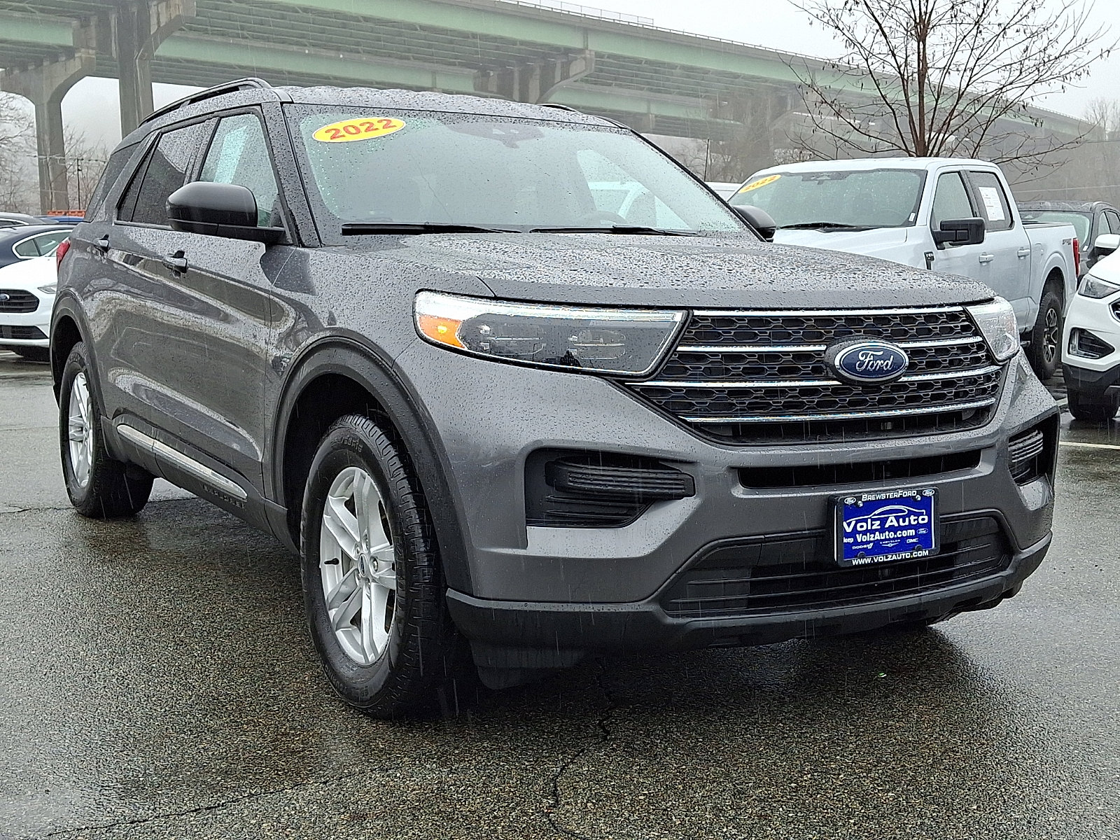Used 2022 Ford Explorer XLT image 2
