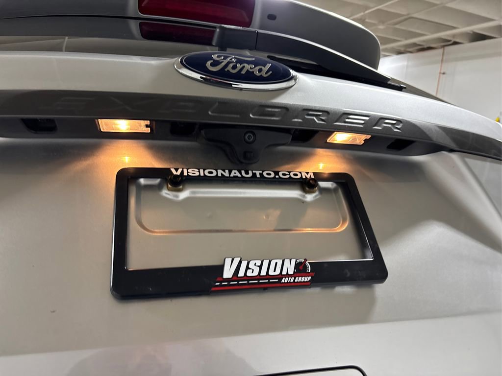 Used 2017 Ford Explorer XLT w/ Equipment Group 202A image 16