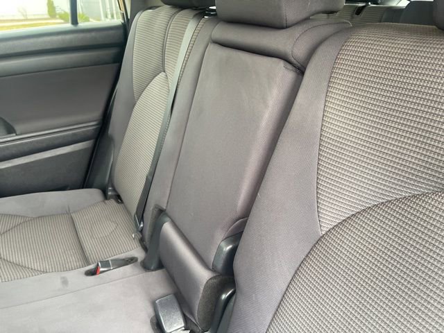 Used 2024 Toyota Highlander LE AWD/4WD image 15