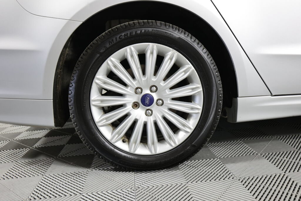 Used 2015 Ford Fusion SE FWD image 7