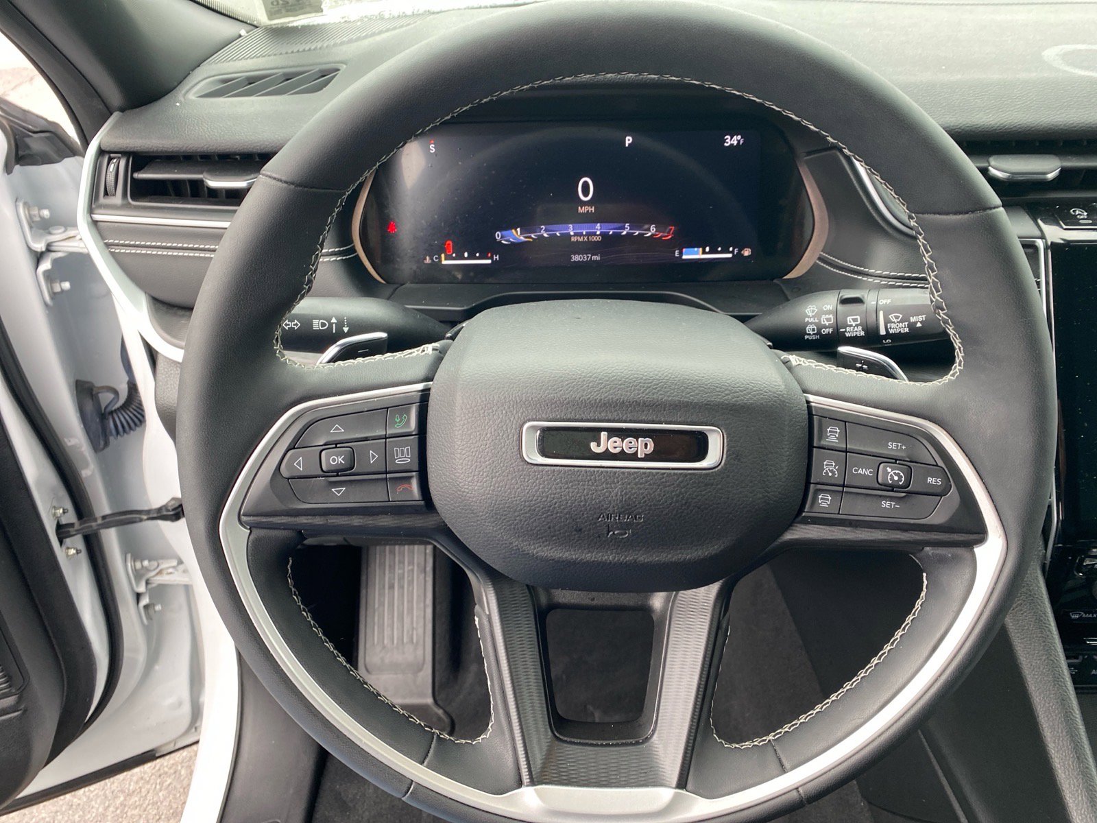 Used 2023 Jeep Grand Cherokee L Laredo AWD/4WD image 10