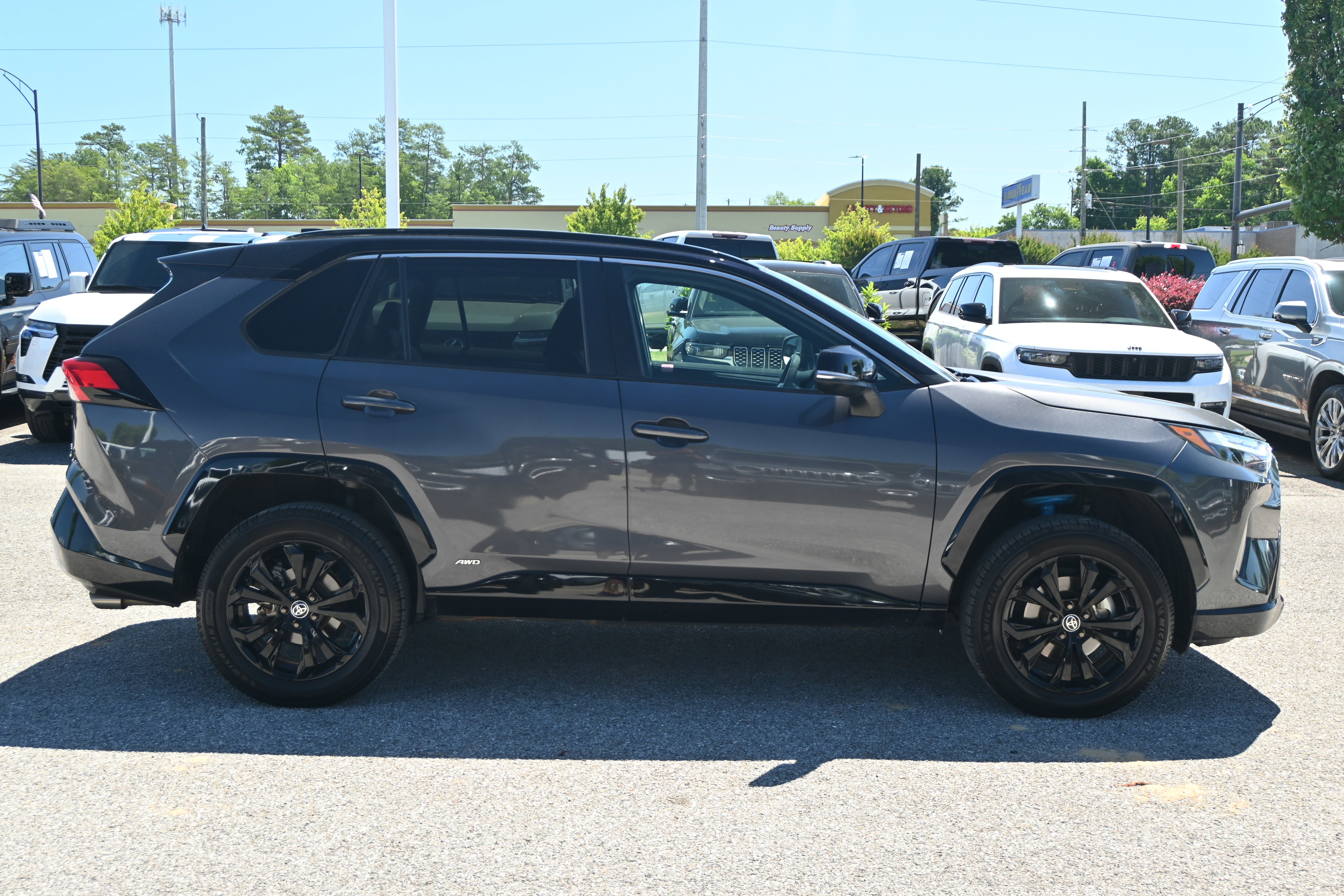 Used 2022 Toyota RAV4 XSE AWD/4WD image 11