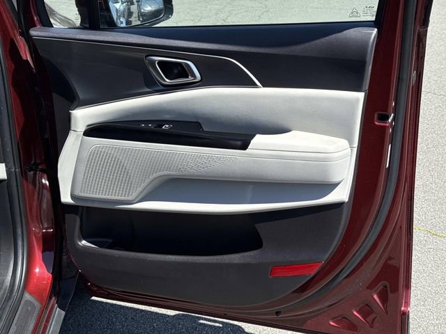 Used 2024 Kia Carnival LX FWD image 8