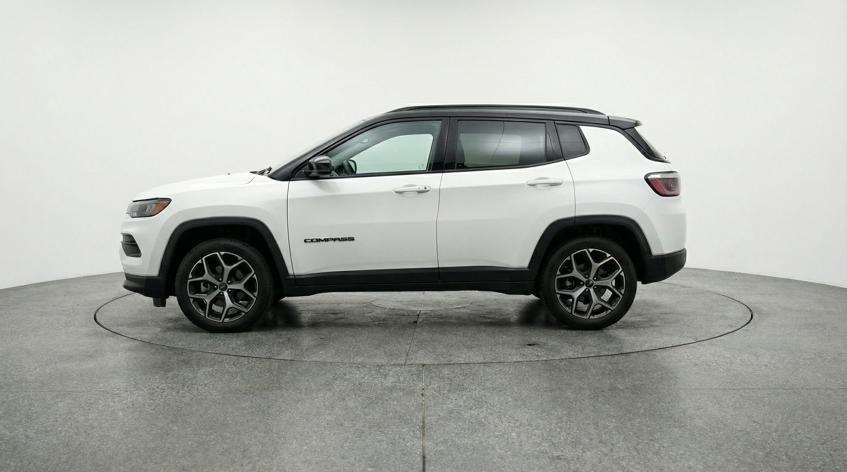 Used 2025 Jeep Compass Limited AWD/4WD image 5