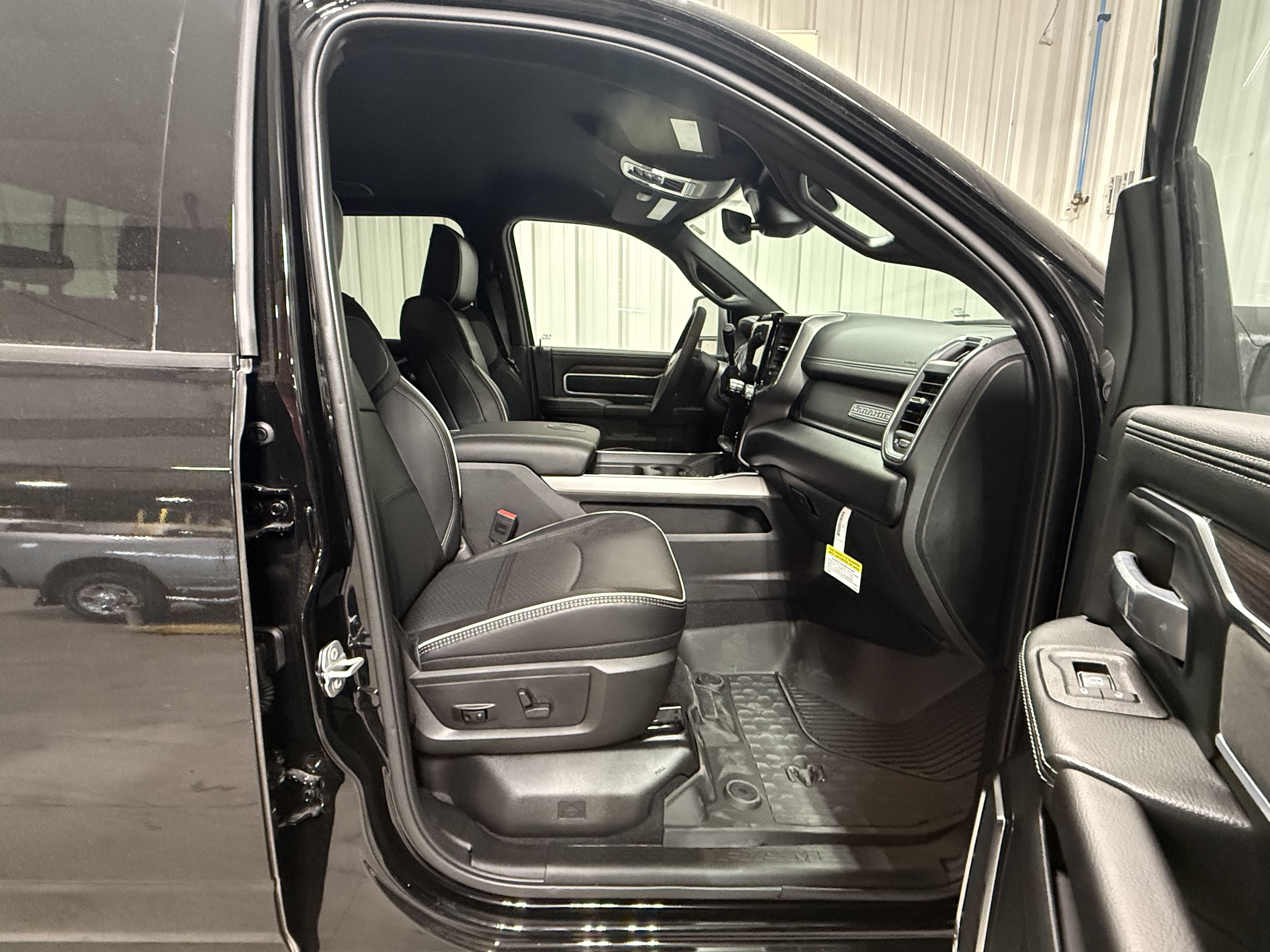 New 2026 RAM 2500 Laramie AWD/4WD image 11