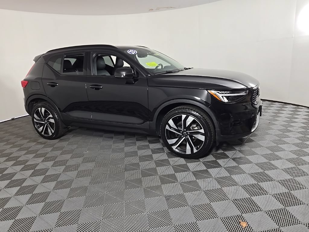 Certified 2023 Volvo XC40 B5 Plus w/ Driver Assist Package AWD/4WD image 9