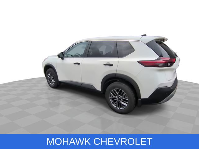 Used 2023 Nissan Rogue S AWD/4WD image 7