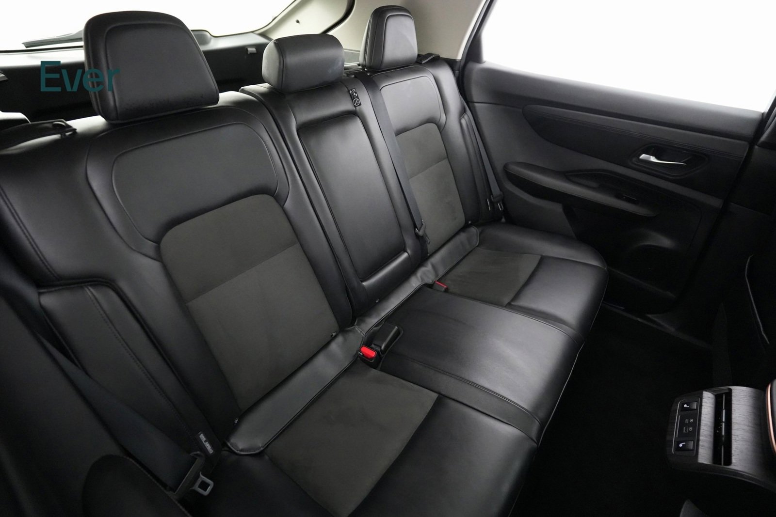 Used 2023 Nissan Ariya AWD image 9