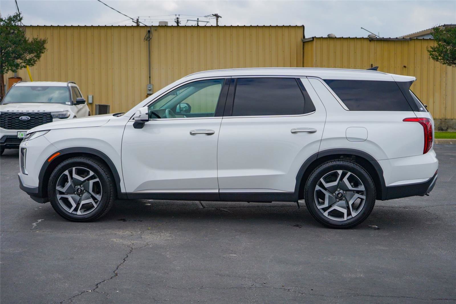 Used 2023 Hyundai Palisade Limited FWD image 7
