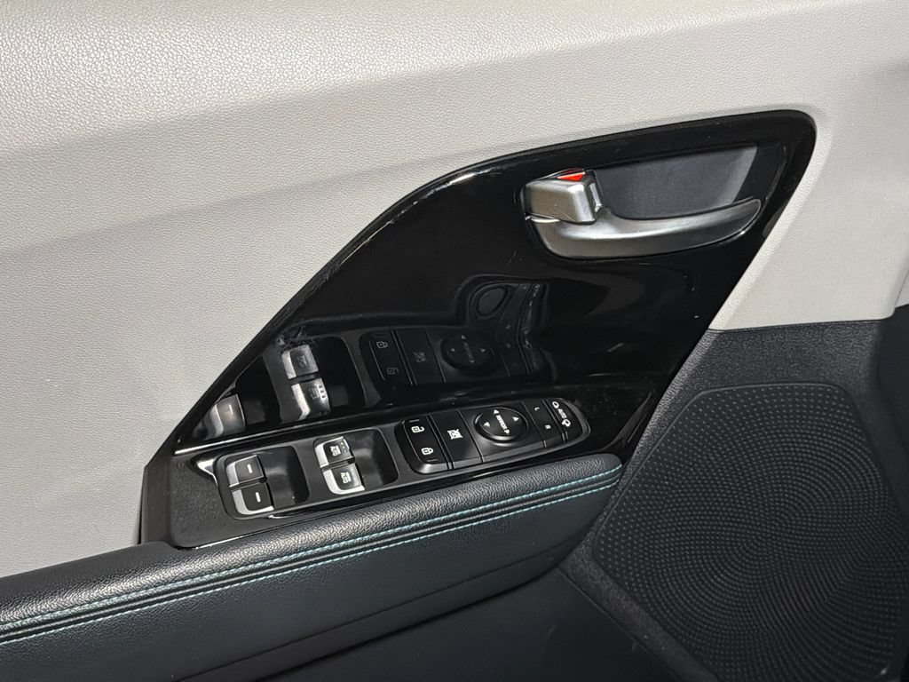 Used 2019 Kia Niro EX FWD image 18