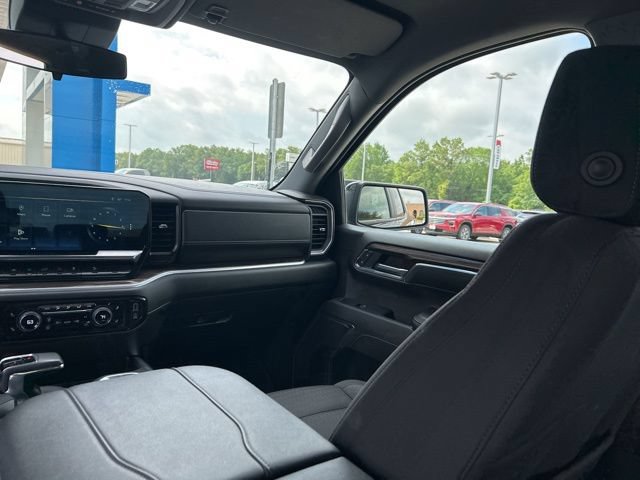 Used 2023 Chevrolet Silverado 1500 RST AWD/4WD image 39