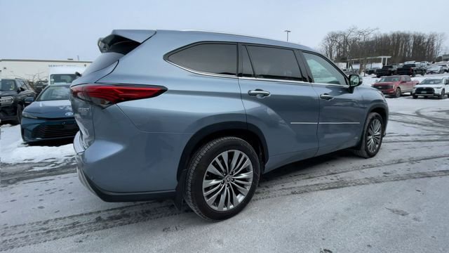 Certified 2021 Toyota Highlander Platinum image 2