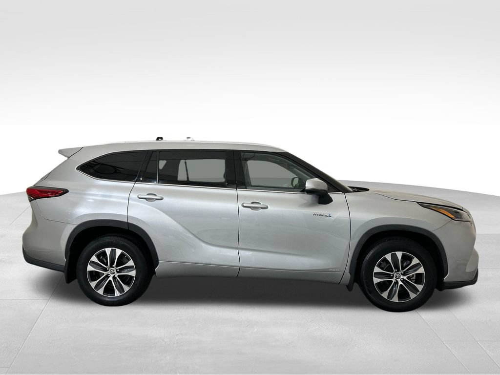 Used 2021 Toyota Highlander XLE AWD/4WD image 7