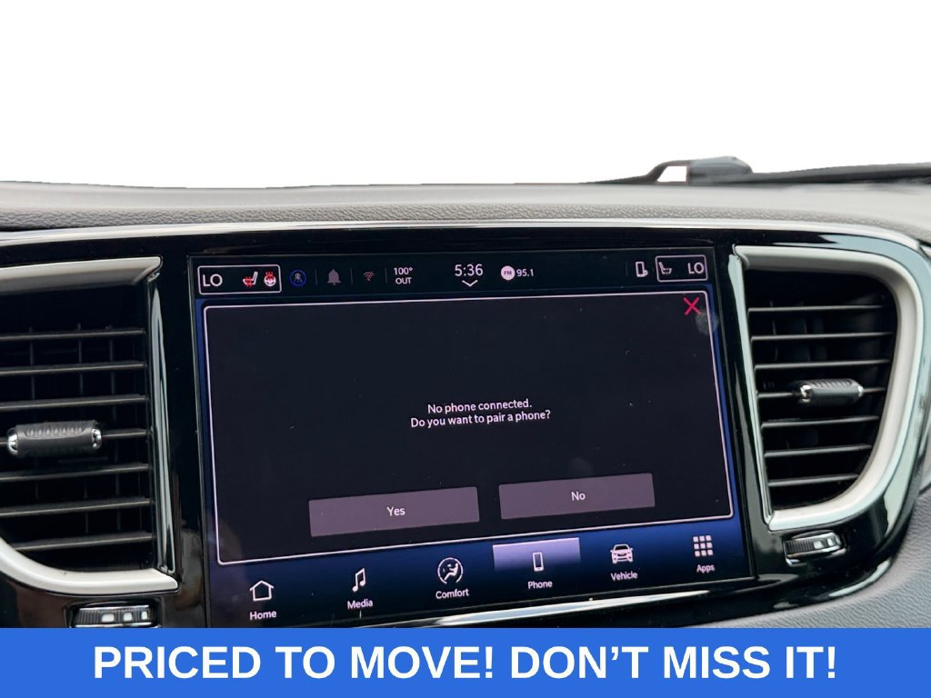 Used 2025 Chrysler Pacifica Select FWD image 18